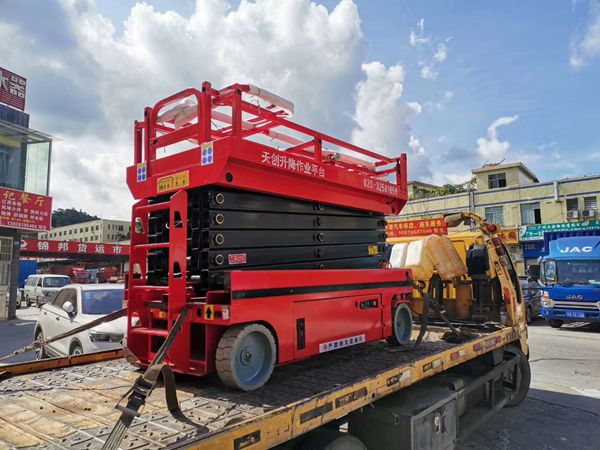 全自行走升降平臺發(fā)往湖南 全自行走升降平臺