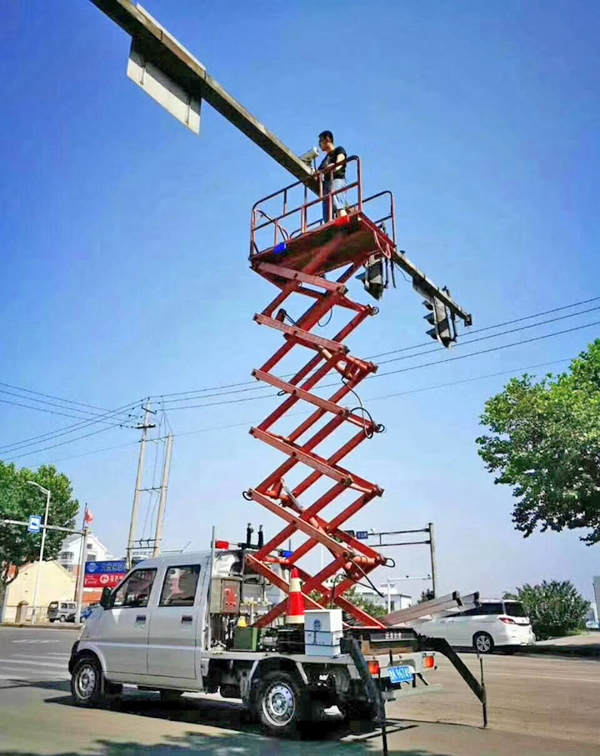 選個(gè)靠譜的升降平臺(tái)廠家有多重要 升降平臺(tái)